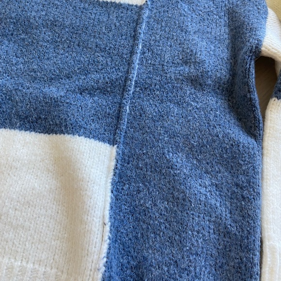 O & O Colorblock Off White Sweater - Picture 2 of 5